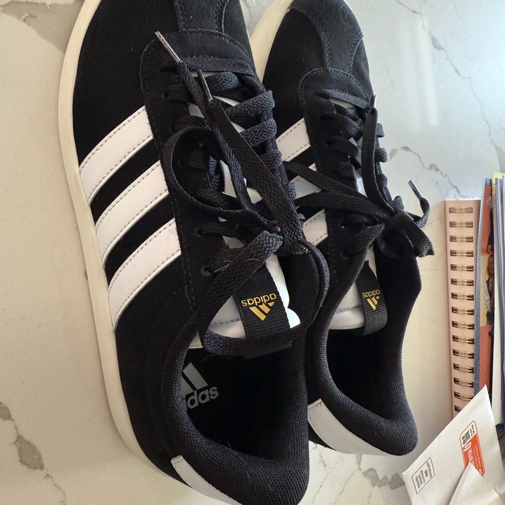 Suede Adidas like new - Picture 2 of 4